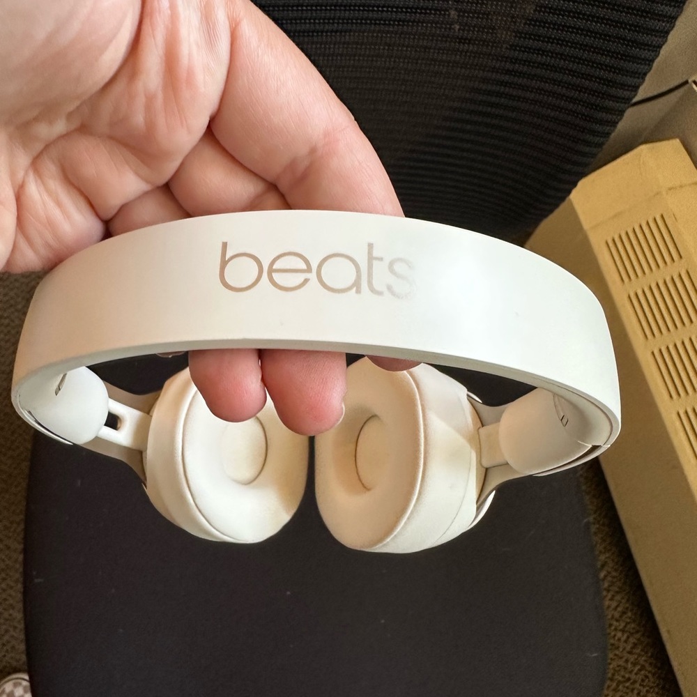 Beats solo pro noise cancelling headphones.